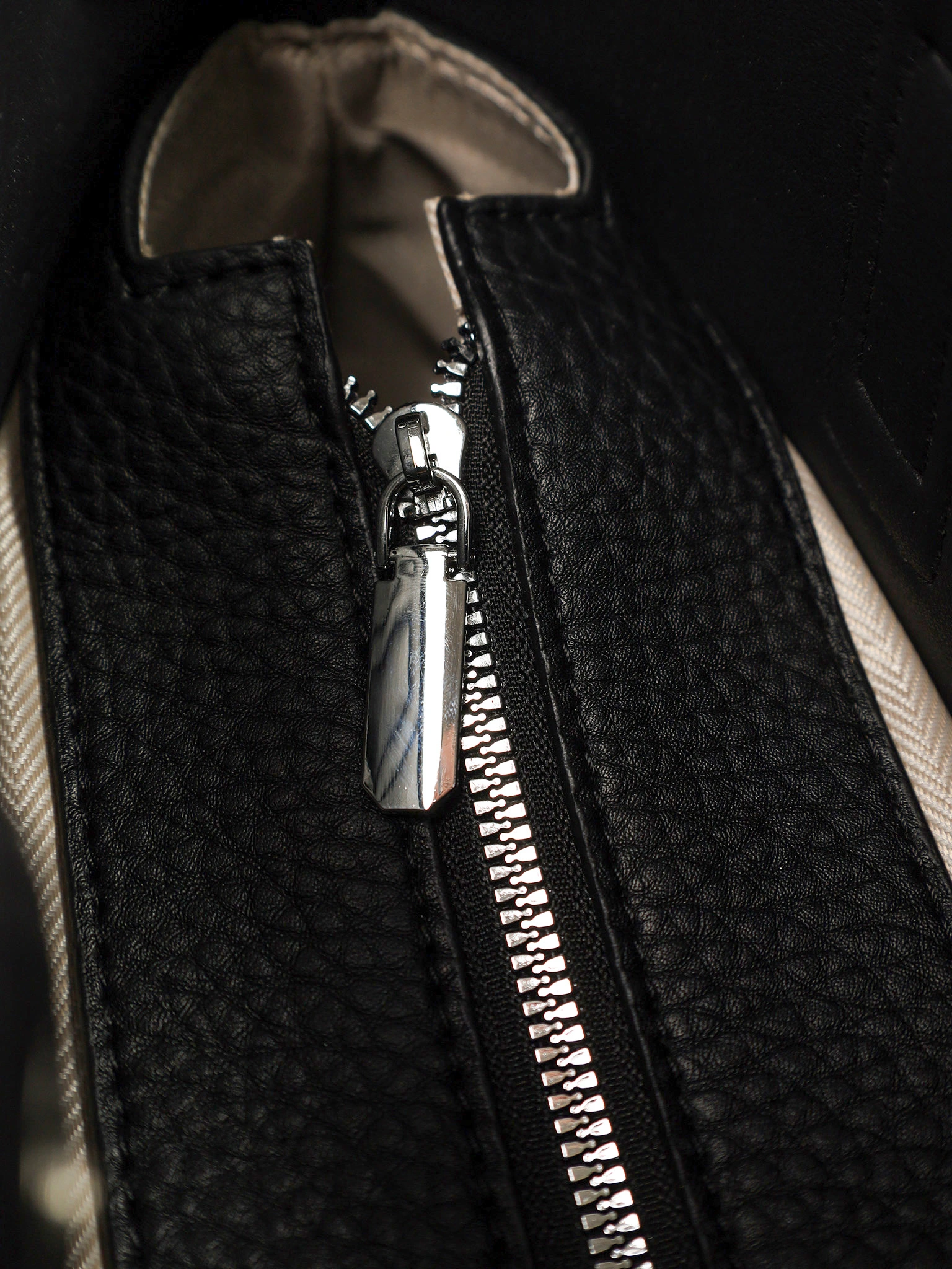 Сумка-тоут со стяжками по бокам и декоративным платком в ассортименте